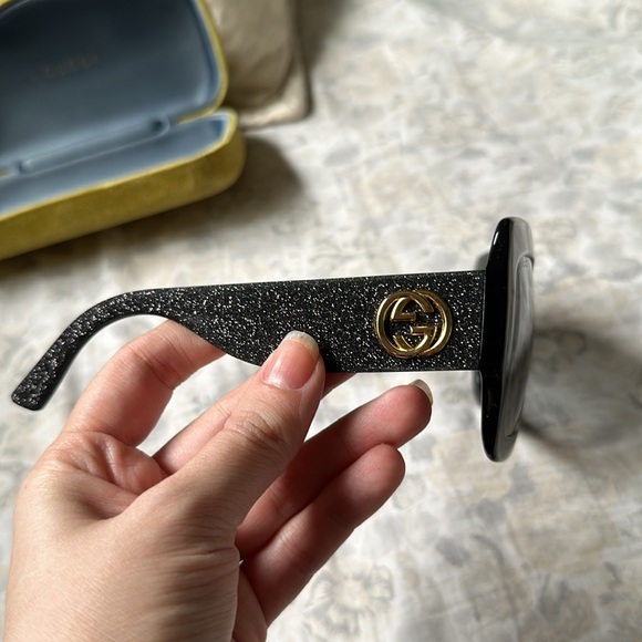 GUCCI Oversize Square Shiny Black Frame W/Black Glitter Arms Sunglasses $505 - Picture 6 of 10